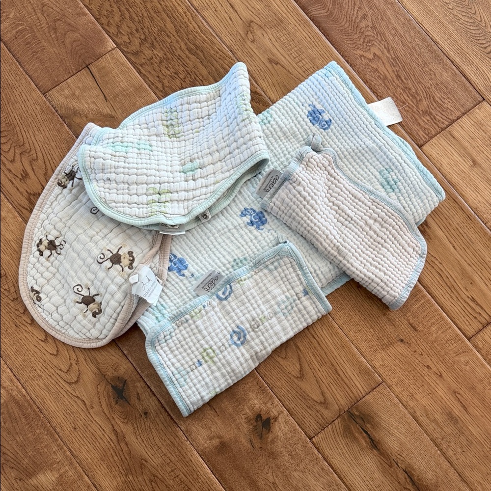 aden + anais Stroller Blanket, Bib and Cloth Set in White and Blue